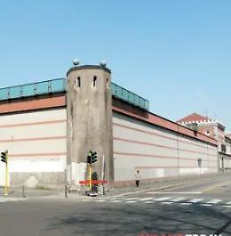 &laquo;Quel detenuto &egrave; epilettico? Allora mettetegli il casco!&raquo;