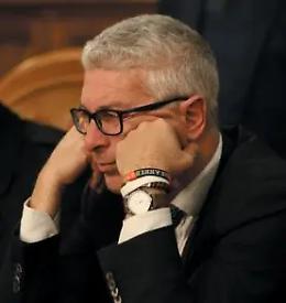 I dolori del senatore Morra: il moralizzatore moralizzato