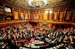 La manovra passa al Senato. Ma &egrave; caos