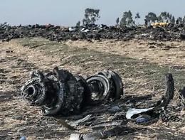 Il Boeing 737 Max rimane a terra in tutto il mondo