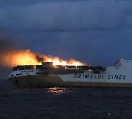La nave italiana affondata &laquo;&egrave; una bomba ecologica&raquo;