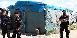 Ancora un morto alla tendopoli di San Ferdinando. Salvini: &laquo;siamo addolorati, ma con la vecchia baraccopoli poteva andare peggio&raquo;