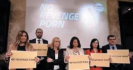 Salta il revenge porn, le donne dell&rsquo;opposizione protestano &laquo;dov&rsquo;&egrave; la Bongiorno?&raquo;