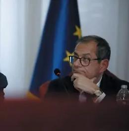 Def, incombe l&rsquo;aumento Iva. Flat tax ma meno detrazioni