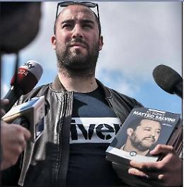 CasaPound espulsa dal Salone di Torino. Il libro del leader leghista vola