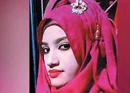 Bruciata viva a 19 anni, 16 uomini condannati