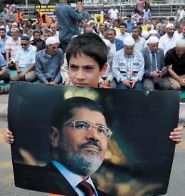 Morsi fa paura anche da morto. Negati i funerali al Cairo