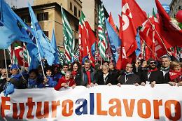 Sindacati in marcia a Reggio Calabria: &laquo;Vogliamo risposte o sar&agrave; sciopero generale&raquo;