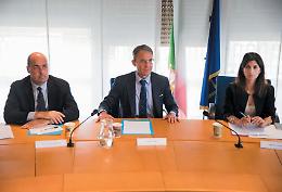 Rifiuti a Roma, Costa mette d&rsquo;accordo Raggi e Zingaretti