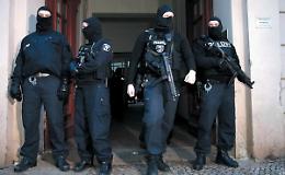 Retata di terroristi neonazi: nel mirino i politici pro-migranti