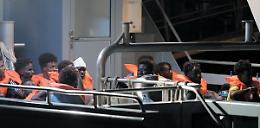 Scontro sull&rsquo;Alan Kurdi. Salvini: &laquo;No ai ricatti&raquo;