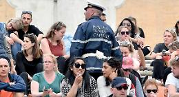 Roma, vietato sedersi sulla scalinata di Trinit&agrave; dei Monti