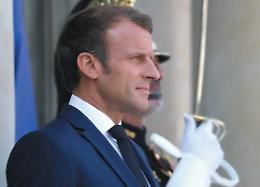 La scuola di Macron fa il verso ai populisti: tricolore, Marsigliese e tante polemiche