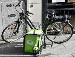 Inchiesta sui riders, la procura di Milano: sfruttamento e caporalato.