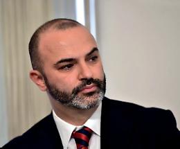 Casaleggio spedisce Max Bugani a Roma Raggi: &laquo;Con lui cambieremo la citt&agrave;&raquo;