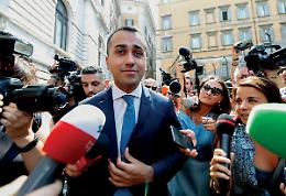Di Maio multa i transfughi ma sorvola sugli scontrini