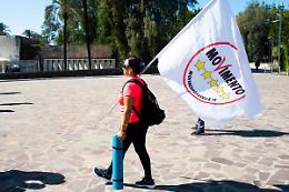 Un &laquo;vaffa&raquo; agli scettici dell'alleanza Pd-M5S. Grillo scalda "Italia a 5 Stelle"