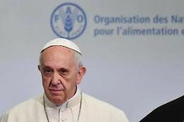 Vaticano, il Papa accoglie le dimissioni del capo della gendarmeria