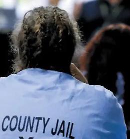 Los Angeles, lavori forzati per chi evade le multe, l'alternativa &egrave; la prigione