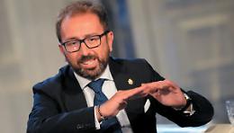 Manette agli evasori, un decreto fiscale firmato dal Guardasigilli. Il peso di Bonafede