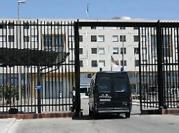 La lettera denuncia dei detenuti: &laquo;Qui a Lecce facciamo l&rsquo;ora d&rsquo;aria tra i miasmi delle fognature&raquo;