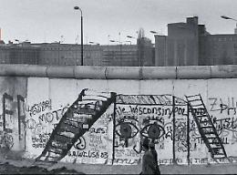 Caduto il Muro, camminiamo ancora sulle macerie