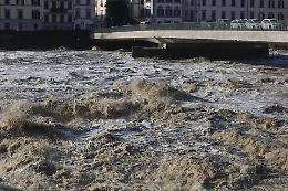 Firenze, colmo di piena per l'Arno