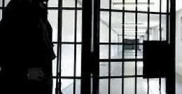 Ergastolo, non pu&ograve; camminare, protesta e finisce in una cella &ldquo;liscia&rdquo;