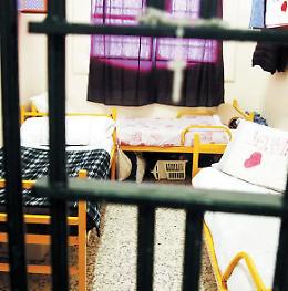 Solitudine, disagi e sofferenze dietro i tanti suicidi in carcere