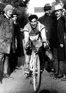 Eppure il campione Girardengo alla fine liber&ograve; il bandito Sante