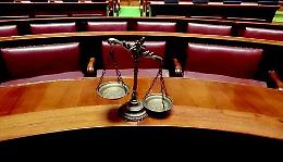 La sentenza degli ermellini: sugli avvocat decide il Cnf