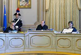 Domiciliari per poter accudire i figli disabili: decider&agrave; la Consulta