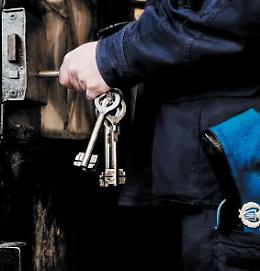 Oristano, mancano camere per detenuti ammalati. Protesta degli agenti penitenziari