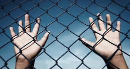 Carcere duro, niente dolci alla figlia durante i colloqui: fa reclamo e vince