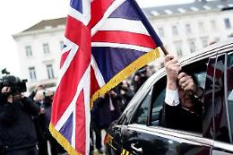 Champagne e nuove monete: Londra festeggia la Brexit