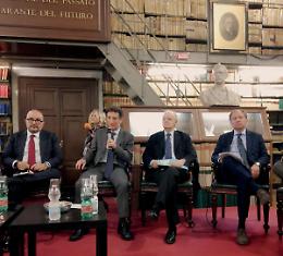 Gli avvocati di Napoli sfidano Davigo: "La Costituzione ci d&agrave; pari dignit&agrave;"