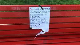 "Scusate, non sapevamo fosse contro il femminicidio". Restituita la panchina rossa rubata a Firenze
