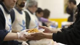 Quegli eroi della Caritas che continuano a soccorrere poveri e senzatetto