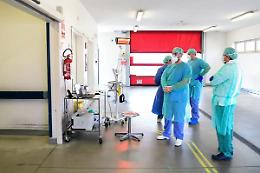 Il lungo elenco dei medici caduti. Anelli: &laquo;Combattiamo a mani nude, non possiamo pi&ugrave; permetterlo&raquo;