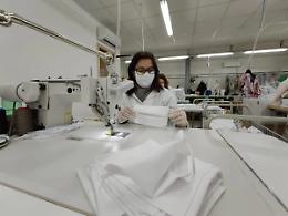 Ecco le sarte per la Patria: dai vestiti d&rsquo;alta moda alle mascherine antivirus