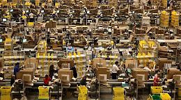 Il virus fa arricchire Bezos. Amazon annuncia 75mila assunzioni