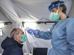 Calano morti e ricoverati. La curva del virus continua a scendere