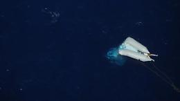 Foto shock di un migrante morto in mare, ma l'Italia rifinanzia la Libia