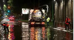 Bomba d'acqua su Milano, allagamenti in citt&agrave;. Esonda il Seveso