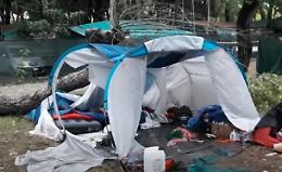 Albero crolla sulla tenda di un campeggio, morte due sorelle