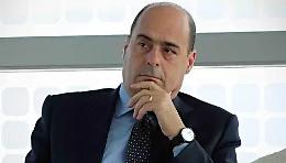 Da domani mascherine all'aperto anche nel Lazio