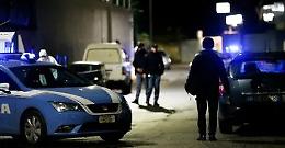 Tenta la rapina e il poliziotto spara. Muore un 17enne a Napoli