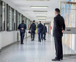 Cellulari in carcere: c&rsquo;&egrave; un nuovo reato aggravato per i legali