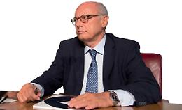 &laquo;Rendiamo pi&ugrave; agili test e procedure. Solo cos&igrave; libereremo il Paese...&raquo;. Parla l'infettivologo Massimo Galli