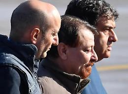 A Rossano accanimenti contro Cesare Battisti